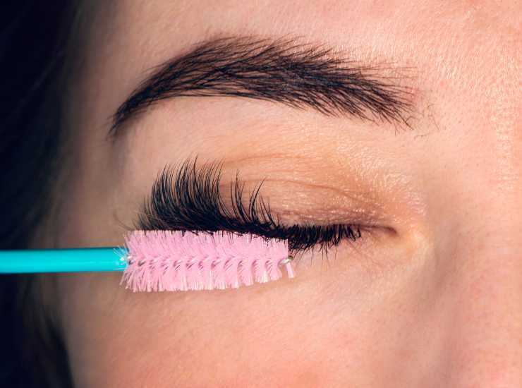 Mascara con fibre - Modaeimmagine