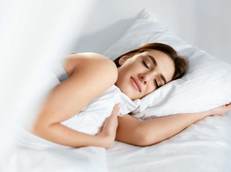 donna che dorme - modaeimmagine.it