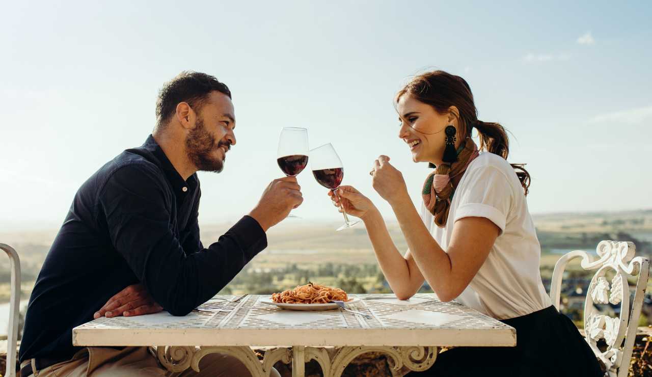 Win It On The First Date: 4 Secrets That Work (And Science Says So)