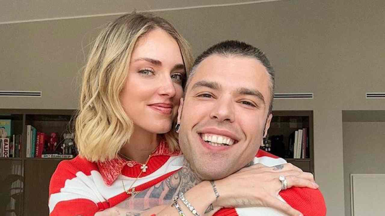 Chiara Ferragni e Fedez sorridenti