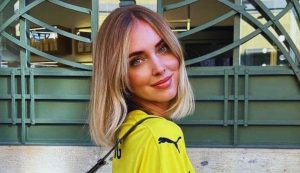 chiara ferragni stivali infradito - modaeimmagine.it