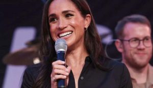 Meghan Markle sorride