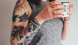 tatuaggio donna - modaeimmagine.it